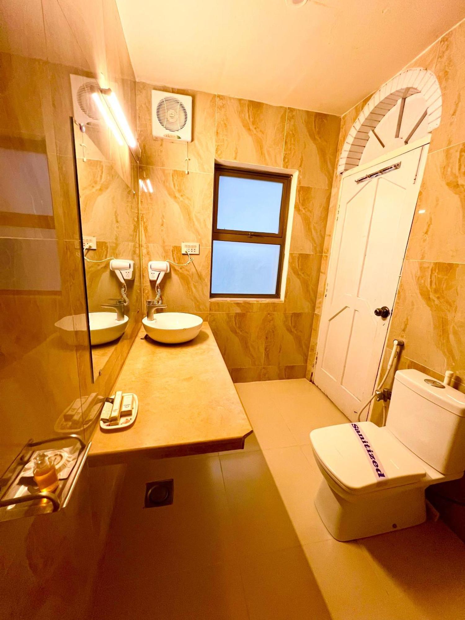 Shelton Guest House อิสลามาบัด ภายนอก รูปภาพ